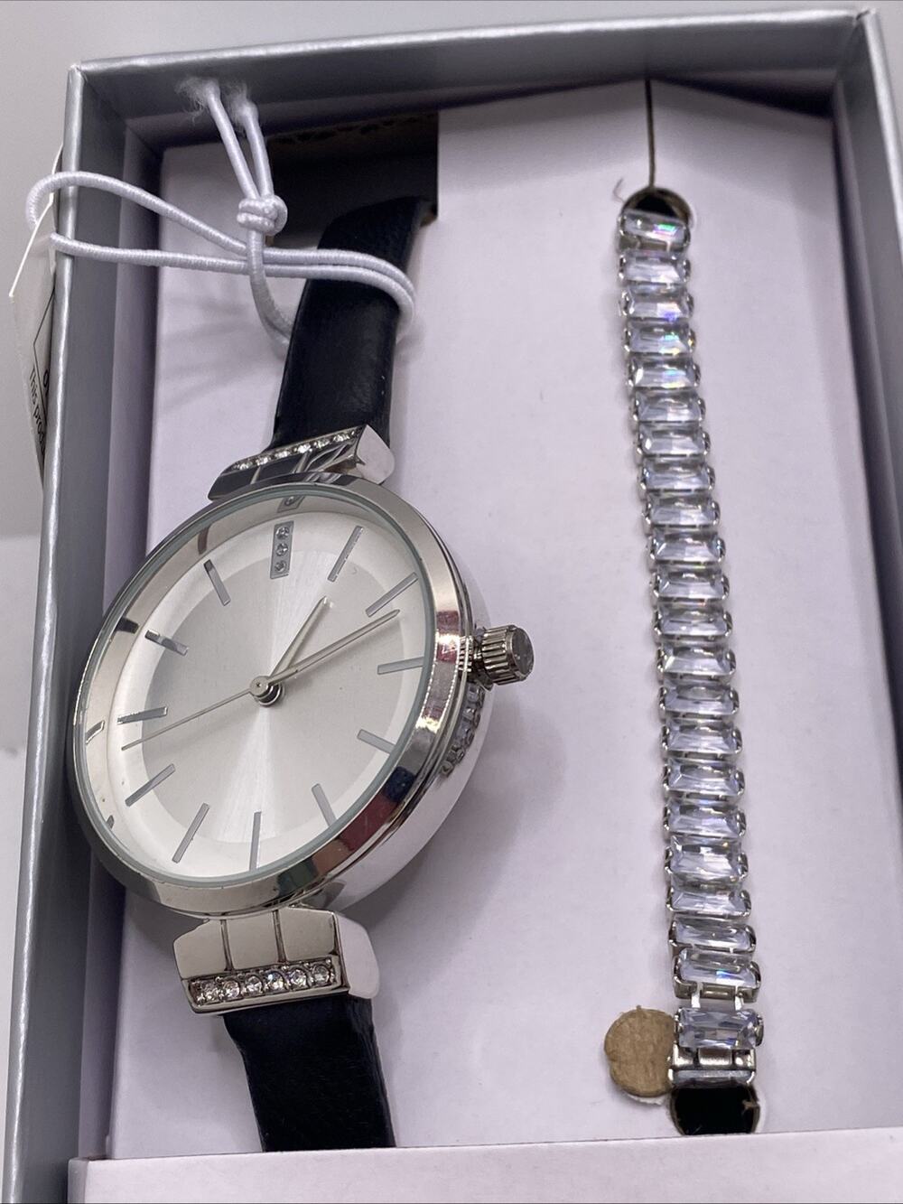 Time And Tru Womens Silver Tone Gem Watch And Bracelet Set New Battery